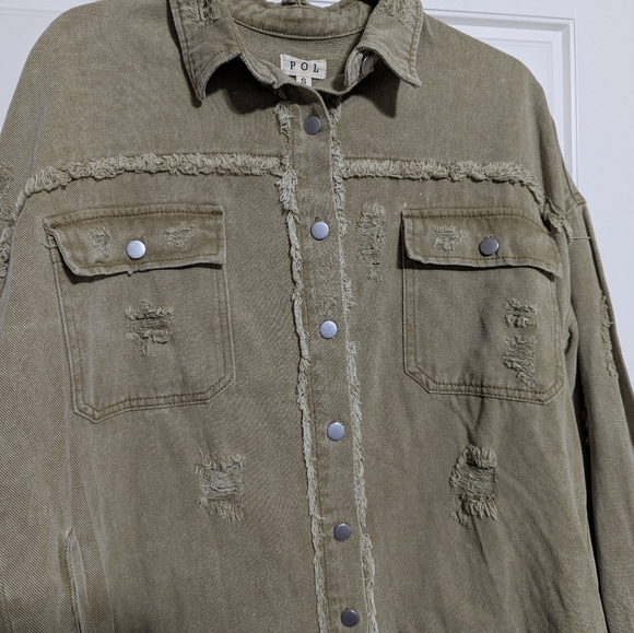 NWOT POL Olive Green Distressed Shacket, Frayed Hem Button Up Size Small - Picture 7 of 7